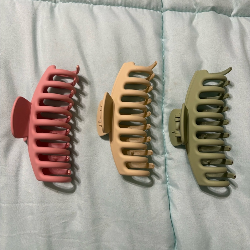 Claw clips
